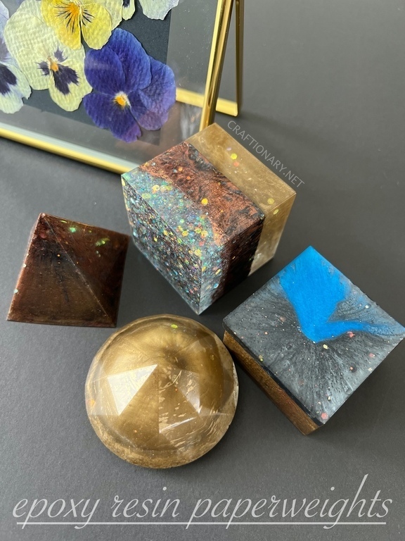 Resin paperweights with epoxy resin molds - Craftionary